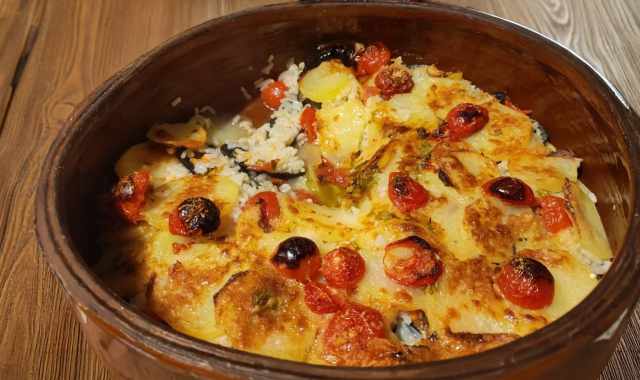 "Riso patate e cozze" o "Patate riso e cozze"? Nome, origine e curiosit sul piatto tipico di Bari
